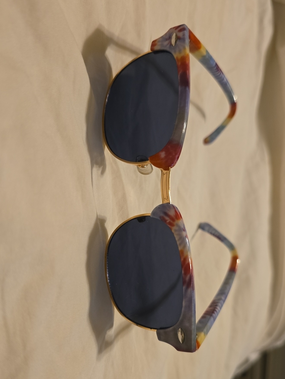 Colorful Tortoiseshell Round Sunglasses with Gold Bridge